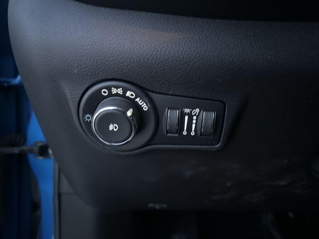 used 2022 Jeep Compass car, priced at $20,000