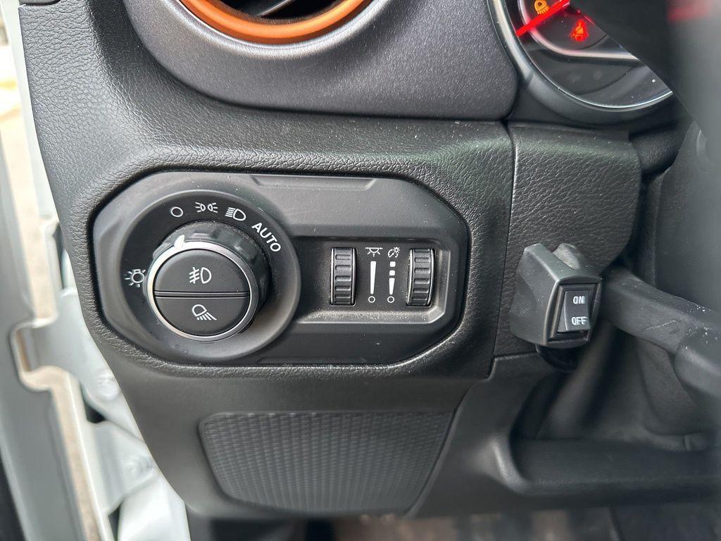 used 2021 Jeep Gladiator car, priced at $33,557