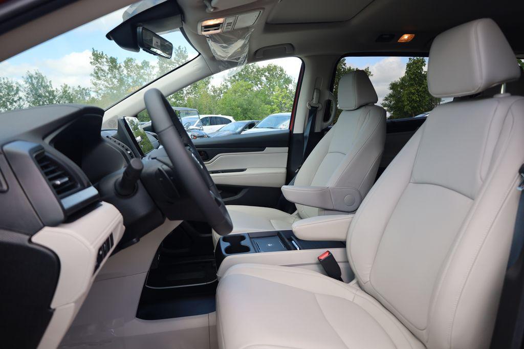 new 2026 Honda Odyssey car, priced at $44,290