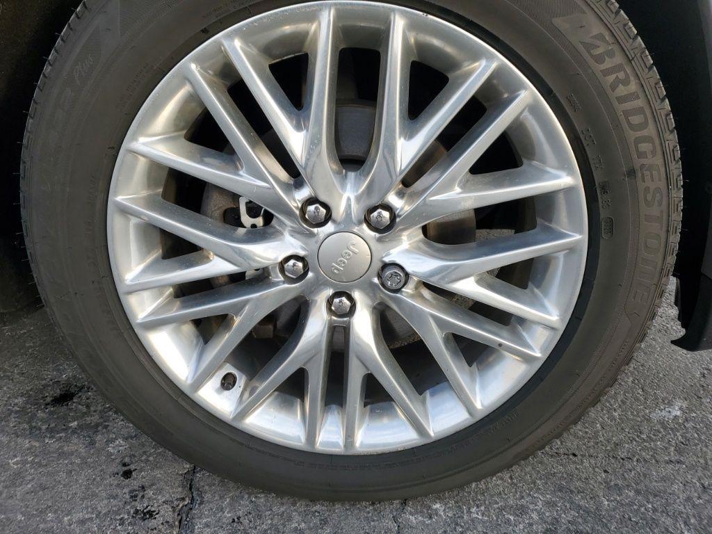 used 2018 Jeep Grand Cherokee car, priced at $17,337