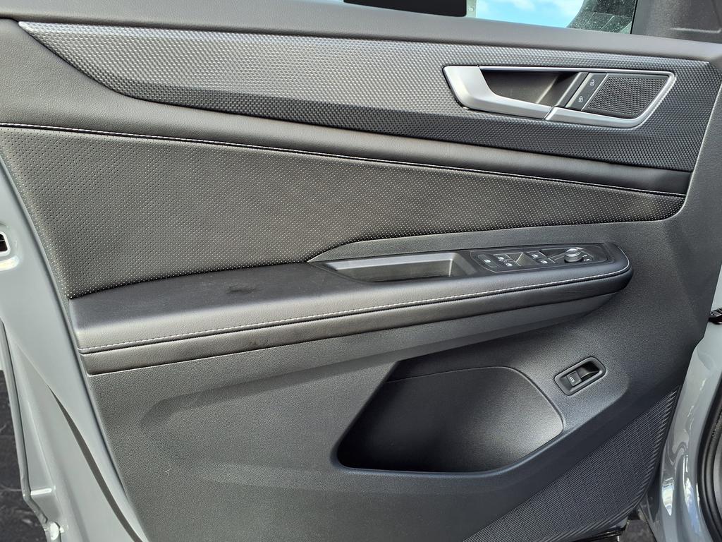 new 2026 Volkswagen Atlas Cross Sport car, priced at $48,100