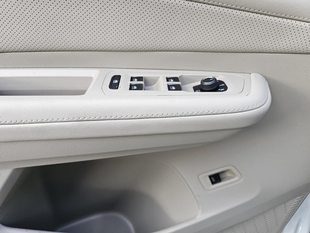 new 2026 Volkswagen Atlas car, priced at $52,197