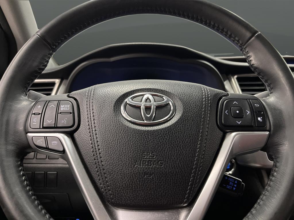 used 2015 Toyota Highlander car, priced at $18,994