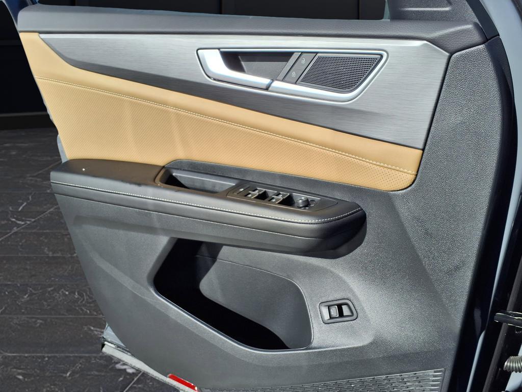 new 2026 Volkswagen Atlas Cross Sport car, priced at $42,590