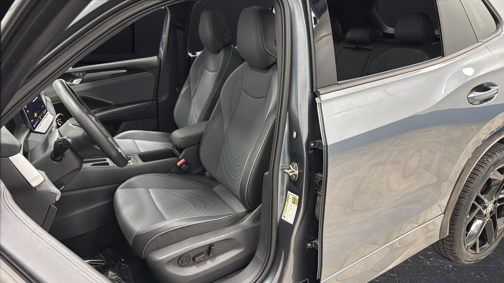 used 2025 Volkswagen Tiguan car, priced at $33,435