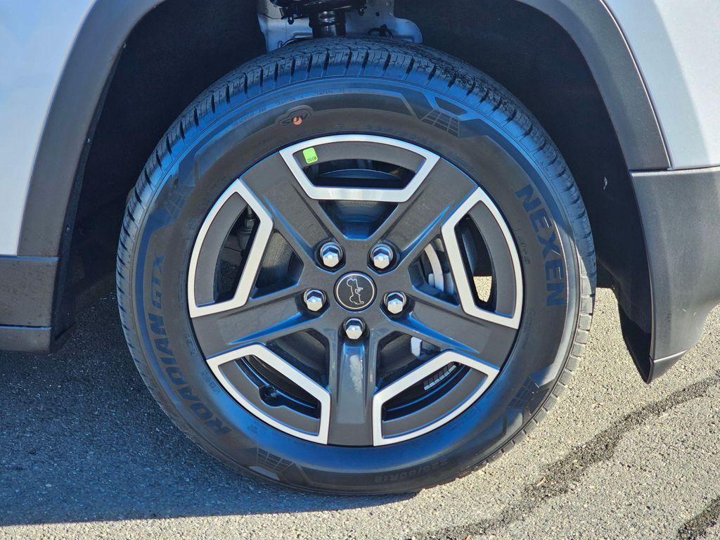 new 2026 Jeep Cherokee car, priced at $42,815