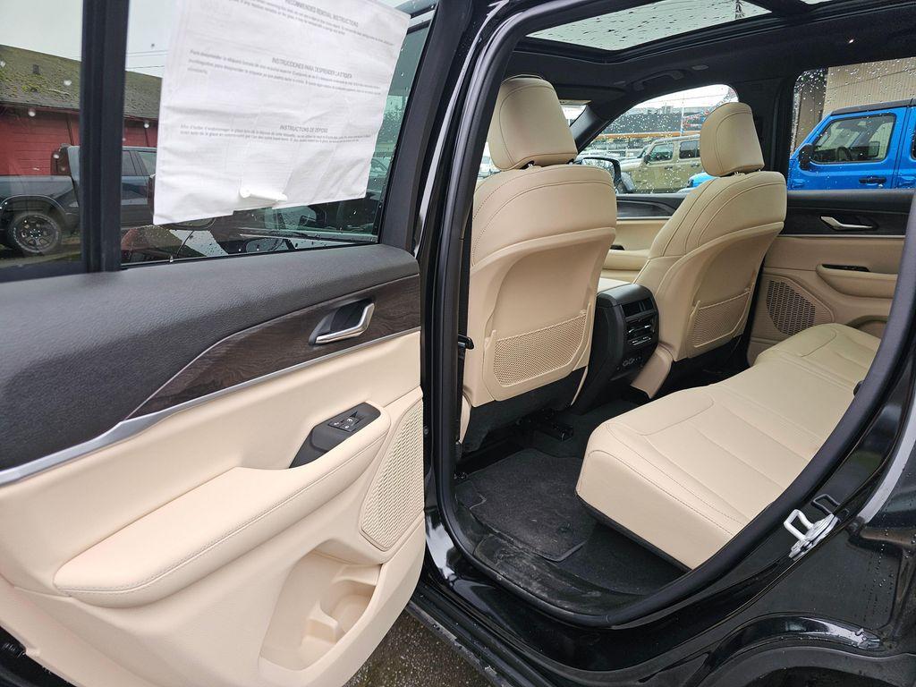 new 2025 Jeep Grand Cherokee car, priced at $47,760