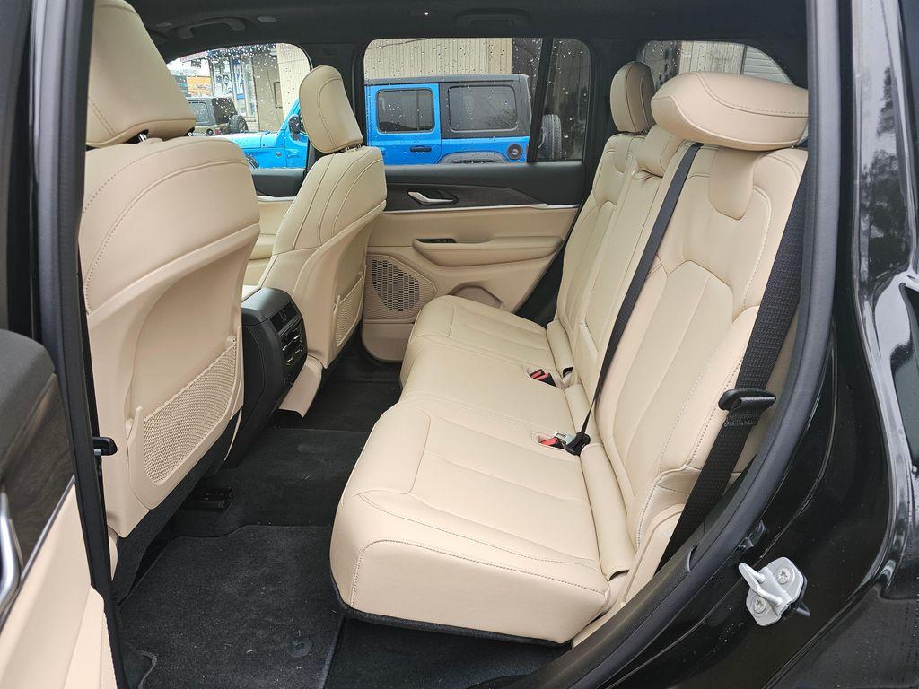 new 2025 Jeep Grand Cherokee car, priced at $47,760