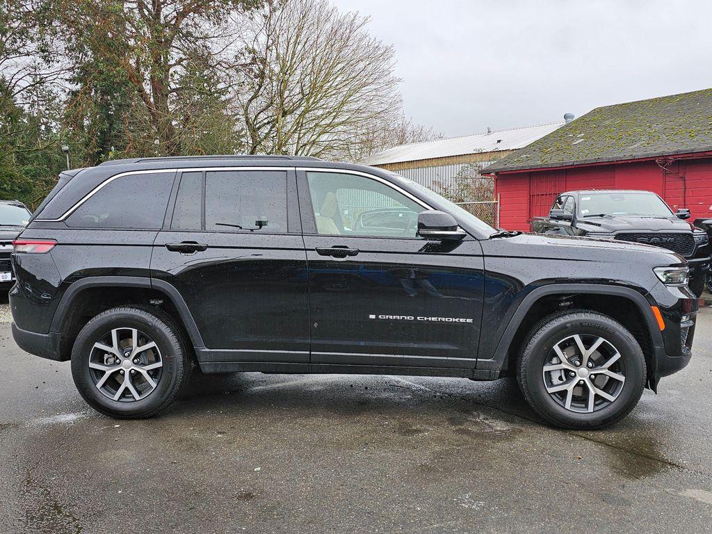 new 2025 Jeep Grand Cherokee car, priced at $47,760