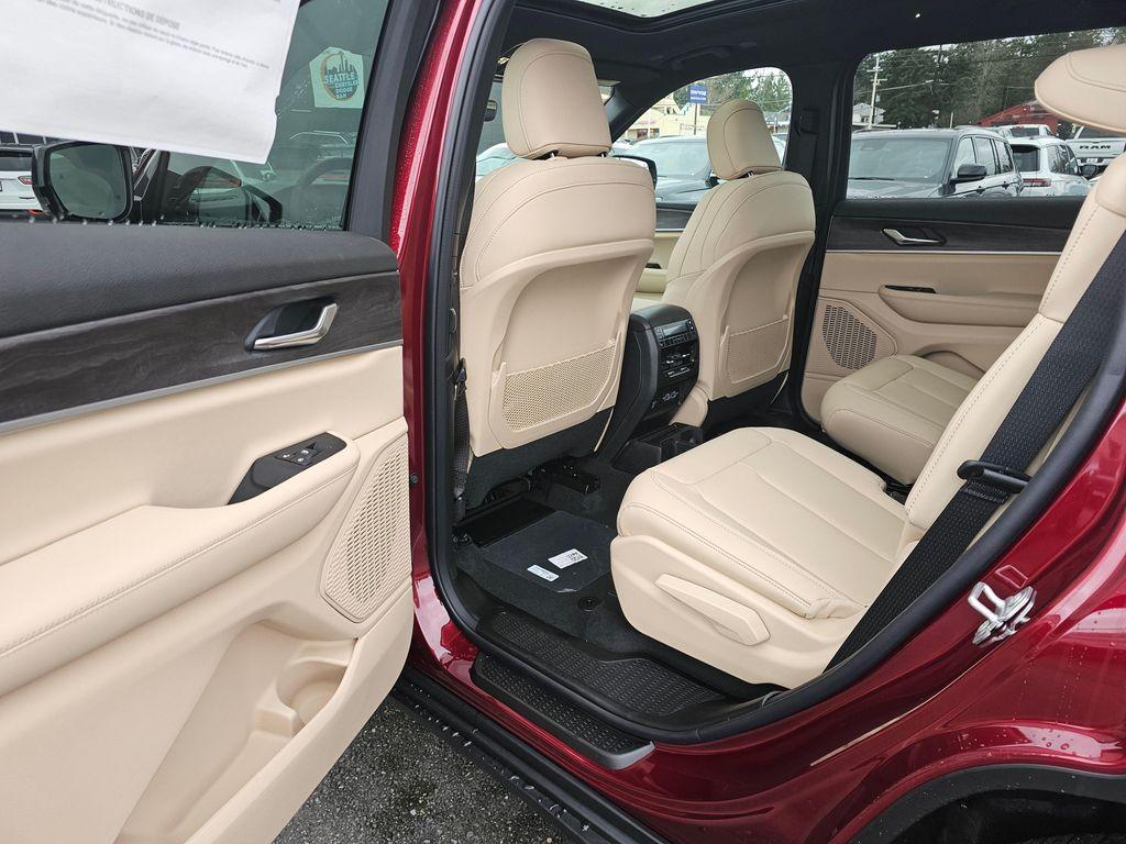 new 2025 Jeep Grand Cherokee L car, priced at $44,760