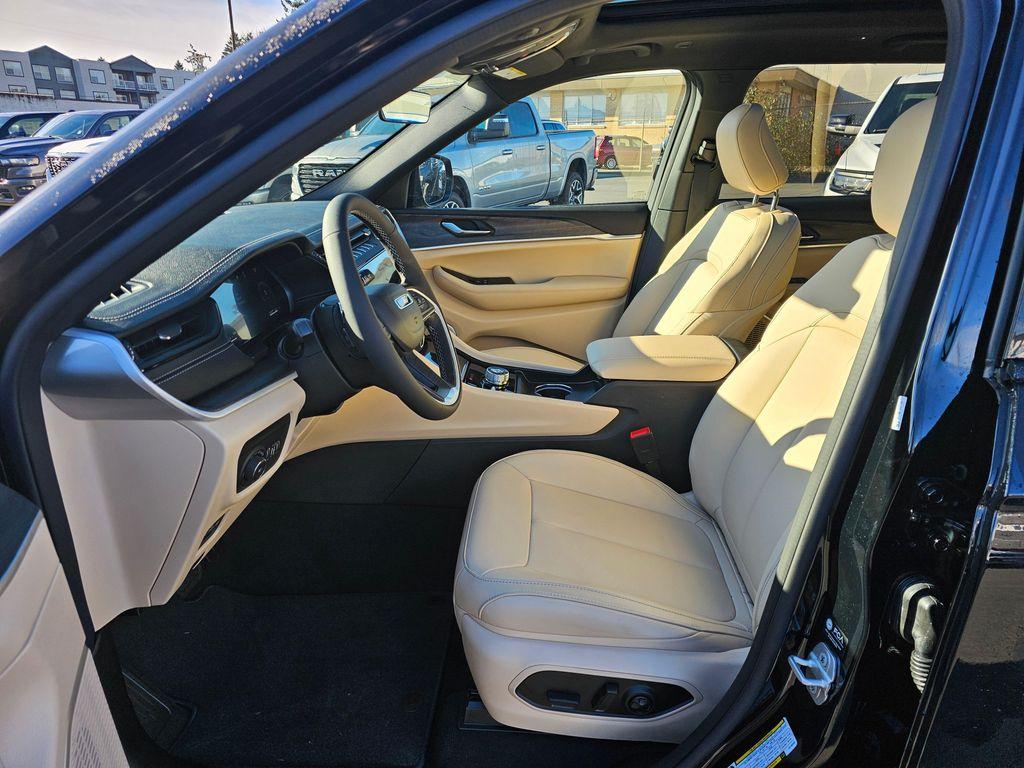 new 2026 Jeep Grand Cherokee car, priced at $49,805