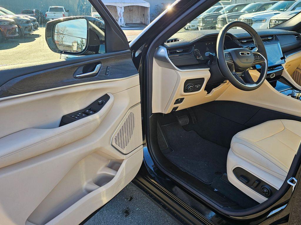 new 2026 Jeep Grand Cherokee car, priced at $49,805