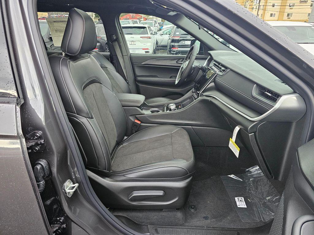 new 2025 Jeep Grand Cherokee L car, priced at $38,830