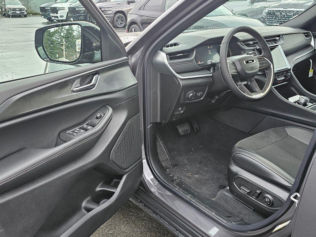 new 2025 Jeep Grand Cherokee L car, priced at $38,830