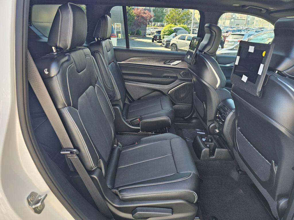 new 2024 Jeep Grand Cherokee L car, priced at $58,388