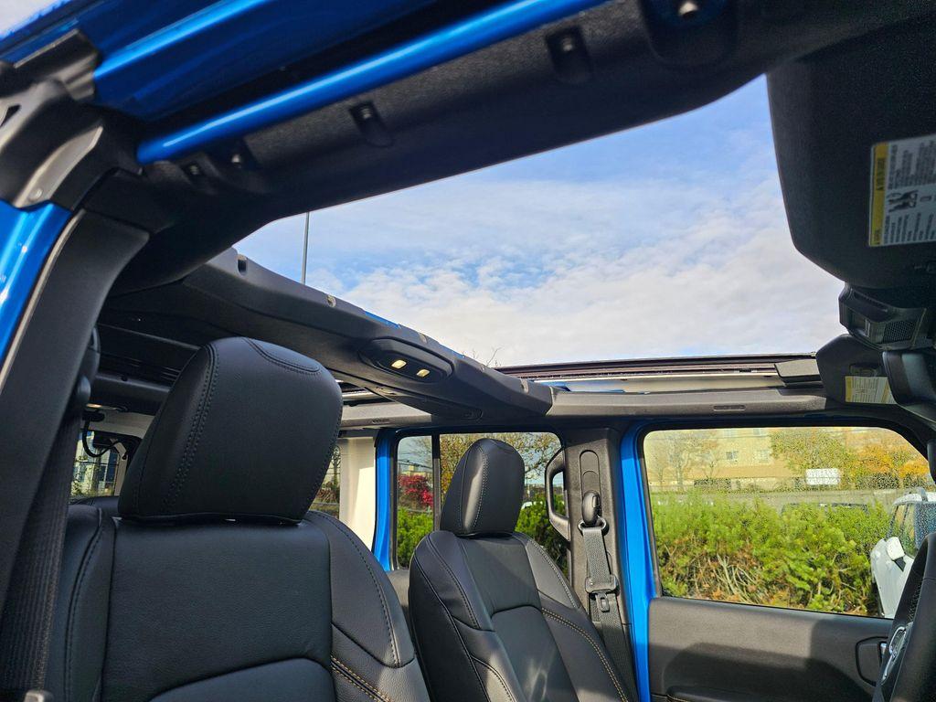 new 2025 Jeep Wrangler car, priced at $47,315