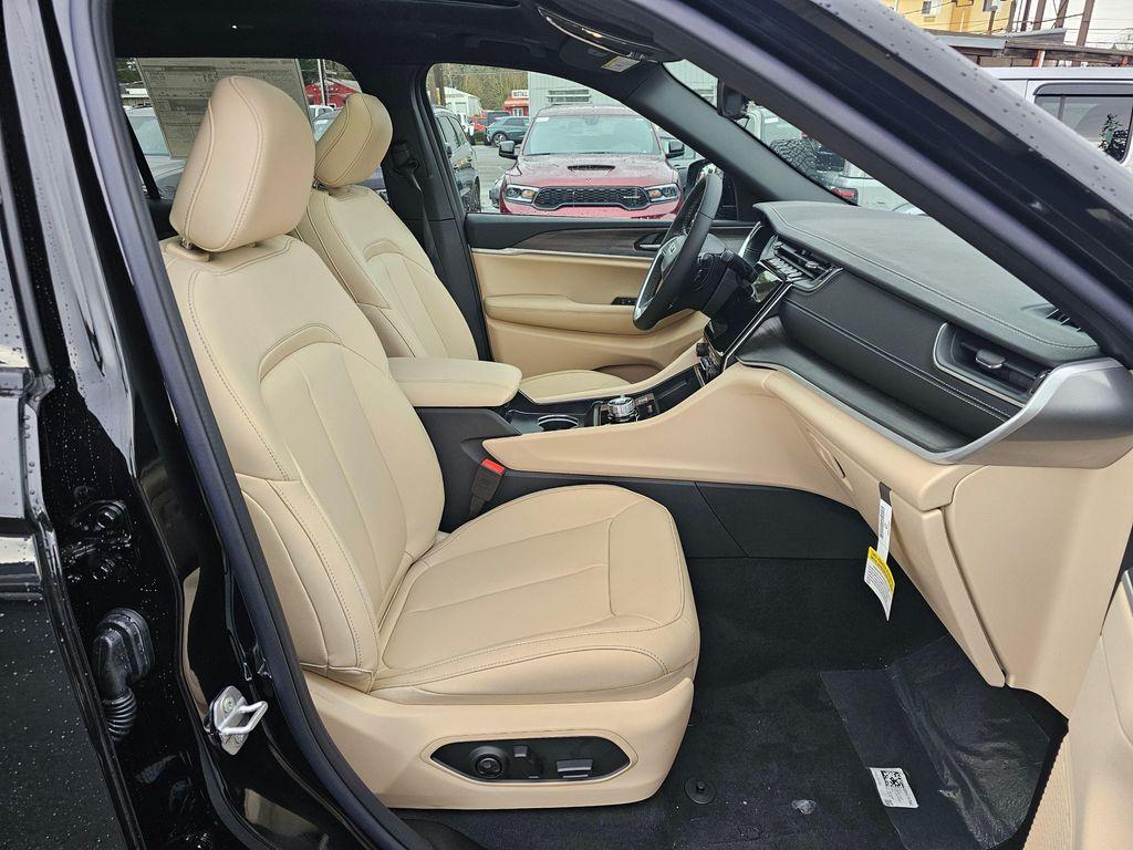 new 2025 Jeep Grand Cherokee L car, priced at $45,235