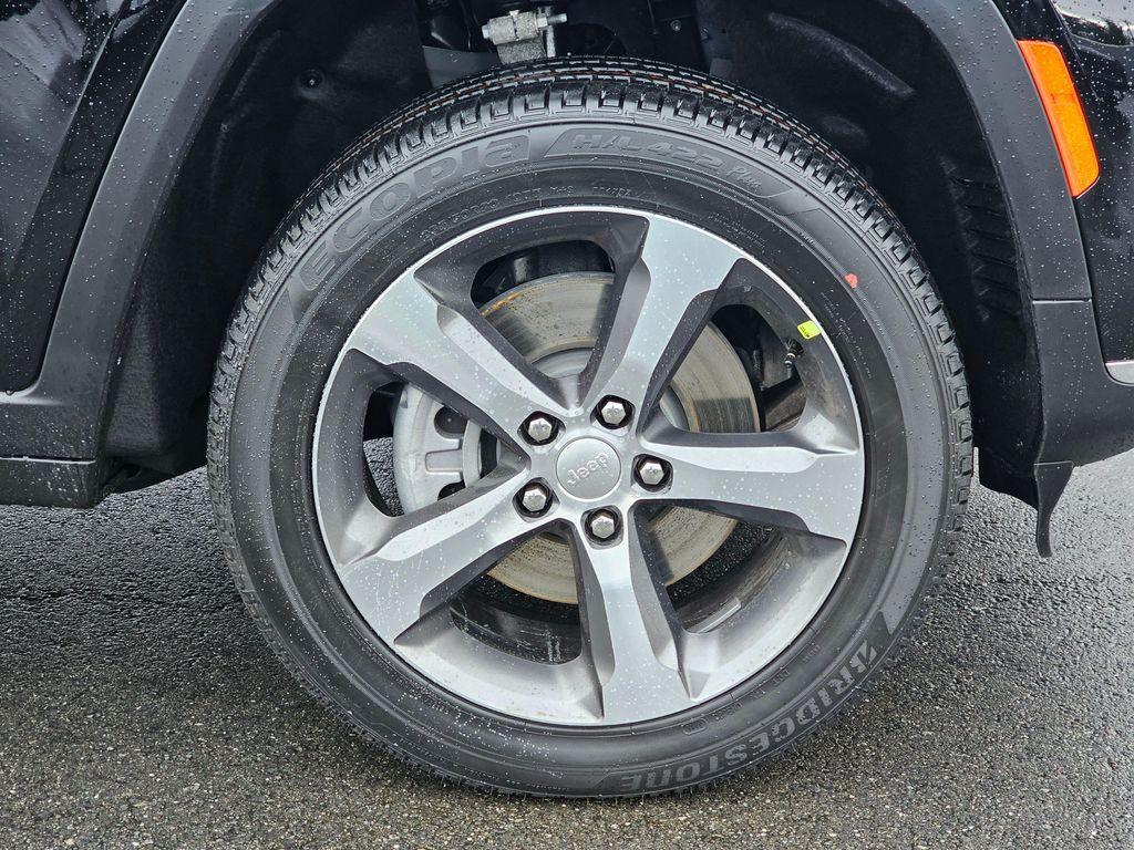 new 2025 Jeep Grand Cherokee L car, priced at $45,235