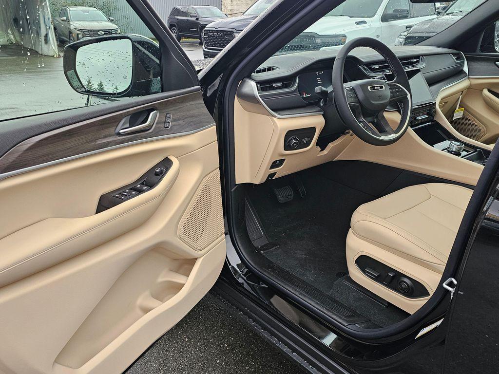 new 2025 Jeep Grand Cherokee L car, priced at $45,235