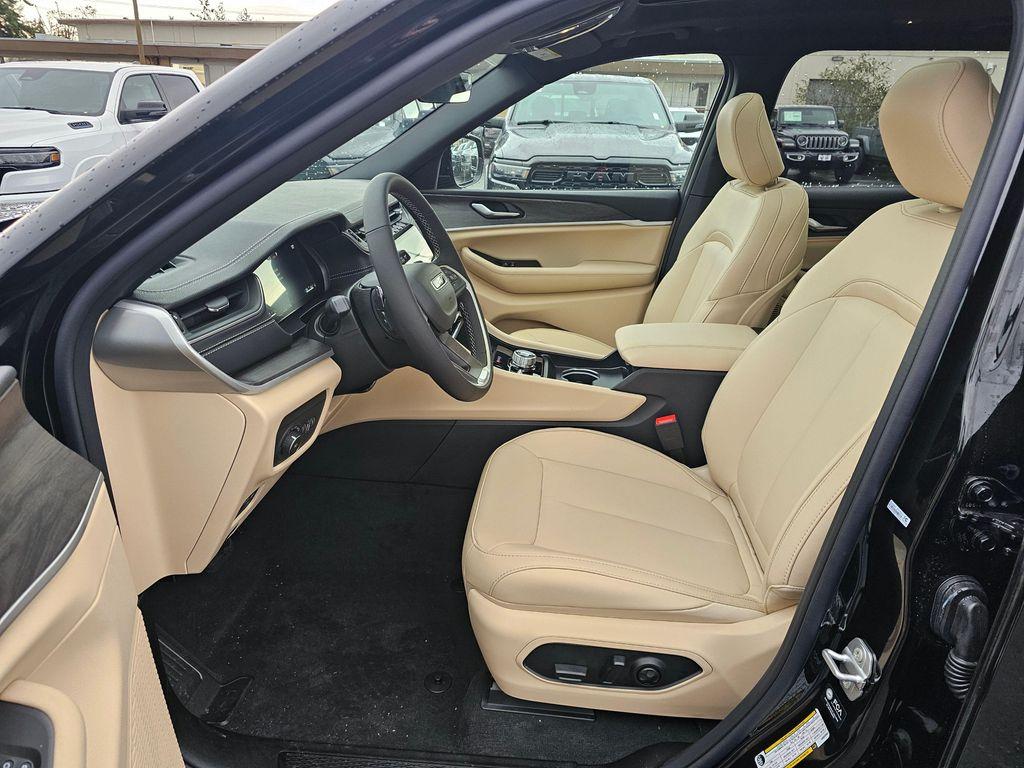 new 2025 Jeep Grand Cherokee L car, priced at $45,235