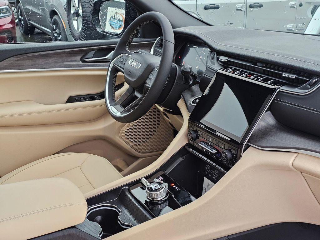 new 2025 Jeep Grand Cherokee L car, priced at $45,235