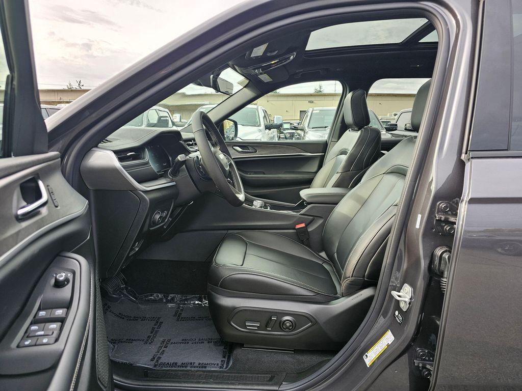 new 2025 Jeep Grand Cherokee L car, priced at $44,333