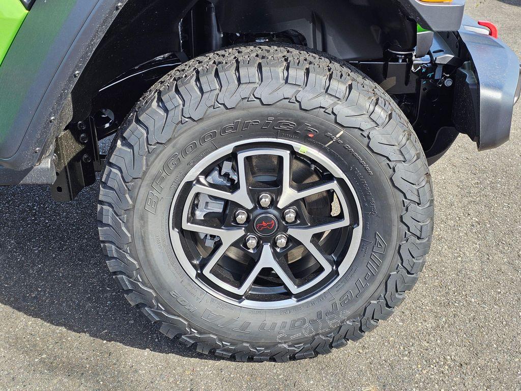 new 2025 Jeep Wrangler car, priced at $47,645