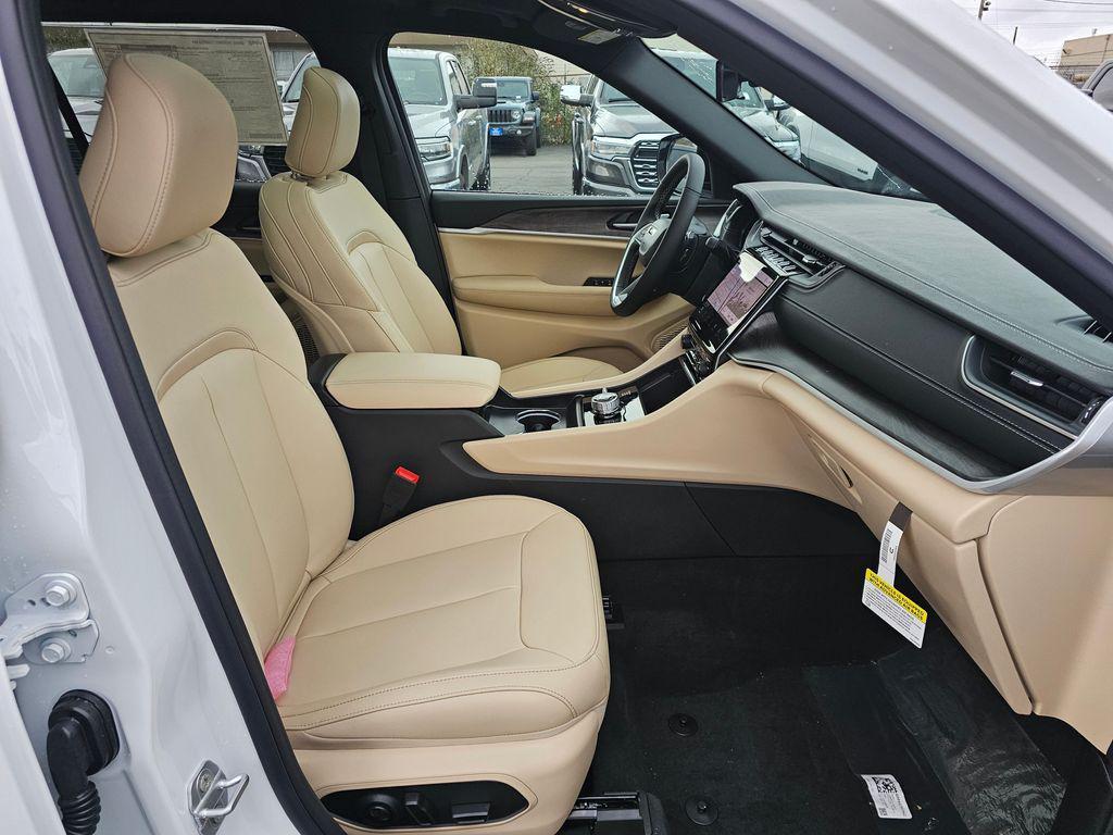 new 2025 Jeep Grand Cherokee L car, priced at $45,017