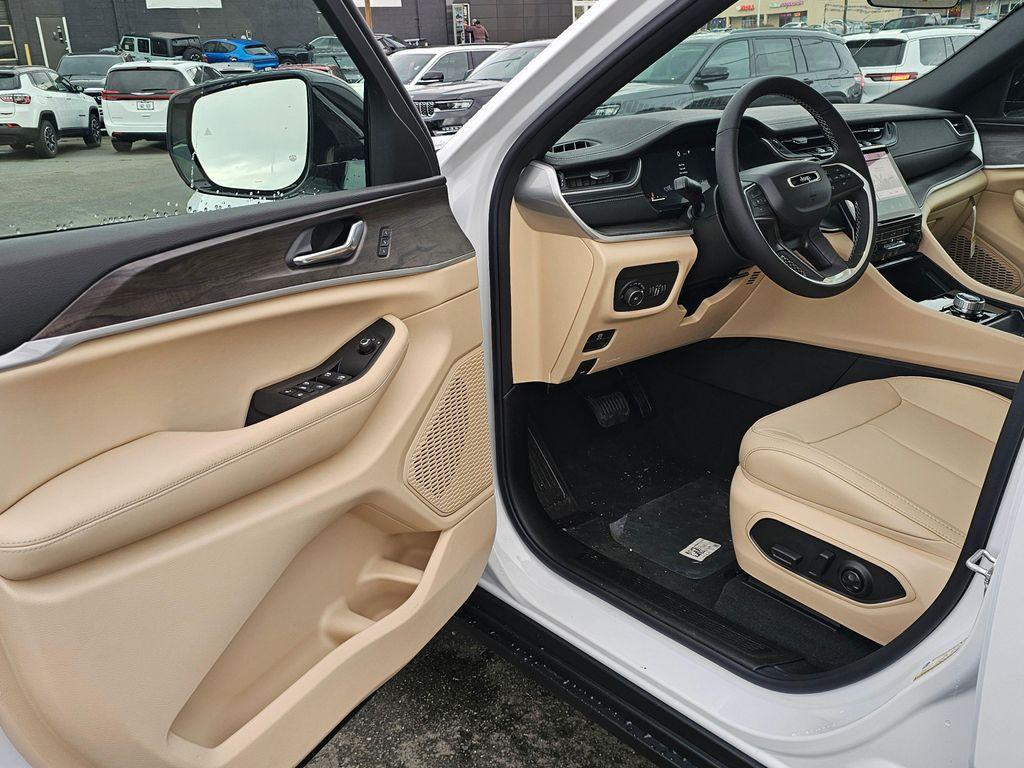 new 2025 Jeep Grand Cherokee L car, priced at $44,640