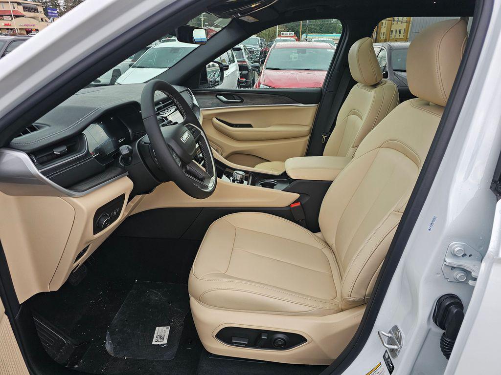 new 2025 Jeep Grand Cherokee L car, priced at $45,017