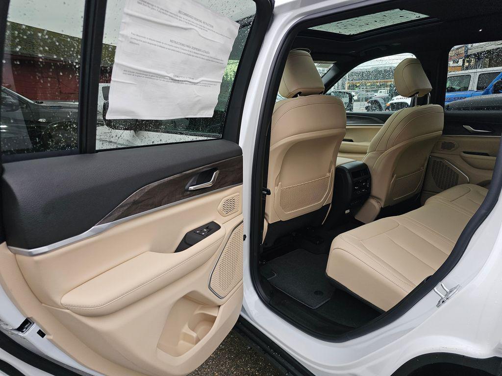 new 2026 Jeep Grand Cherokee car, priced at $44,585