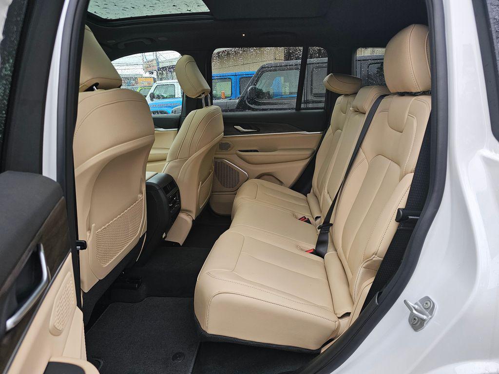 new 2026 Jeep Grand Cherokee car, priced at $44,585