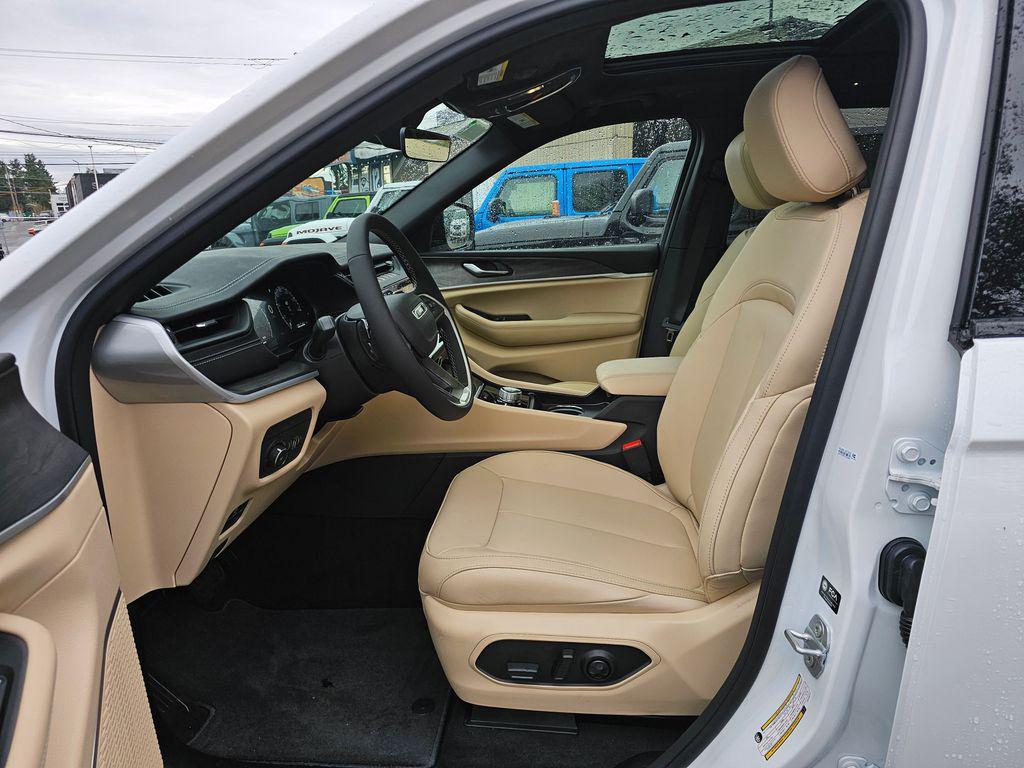 new 2026 Jeep Grand Cherokee car, priced at $44,585