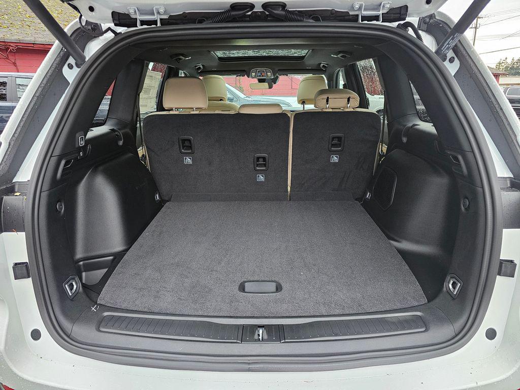 new 2026 Jeep Grand Cherokee car, priced at $44,585