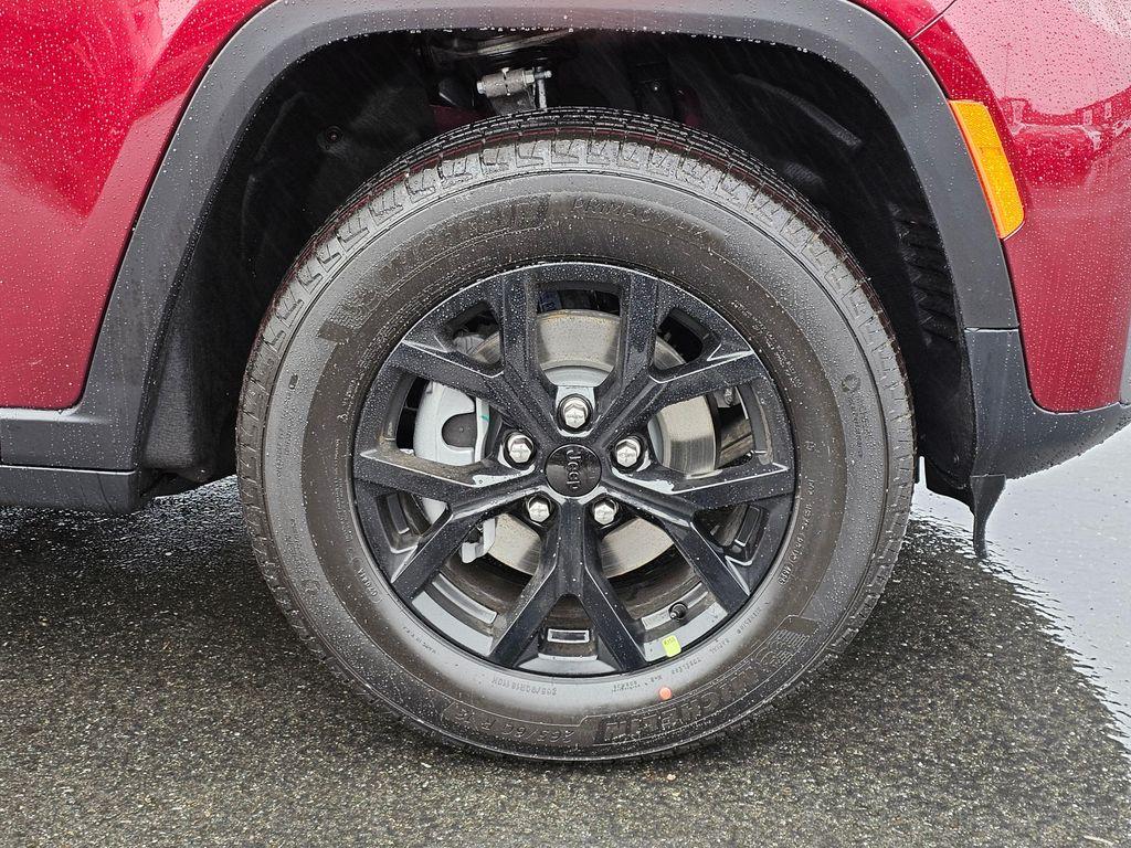 new 2026 Jeep Grand Cherokee car, priced at $41,655