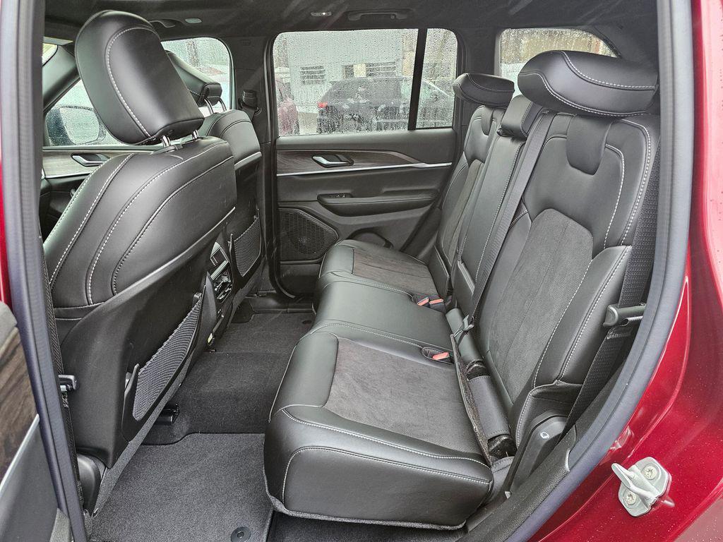 new 2026 Jeep Grand Cherokee car, priced at $40,885