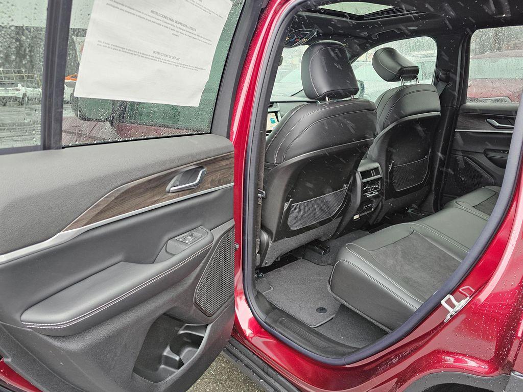 new 2026 Jeep Grand Cherokee car, priced at $41,655