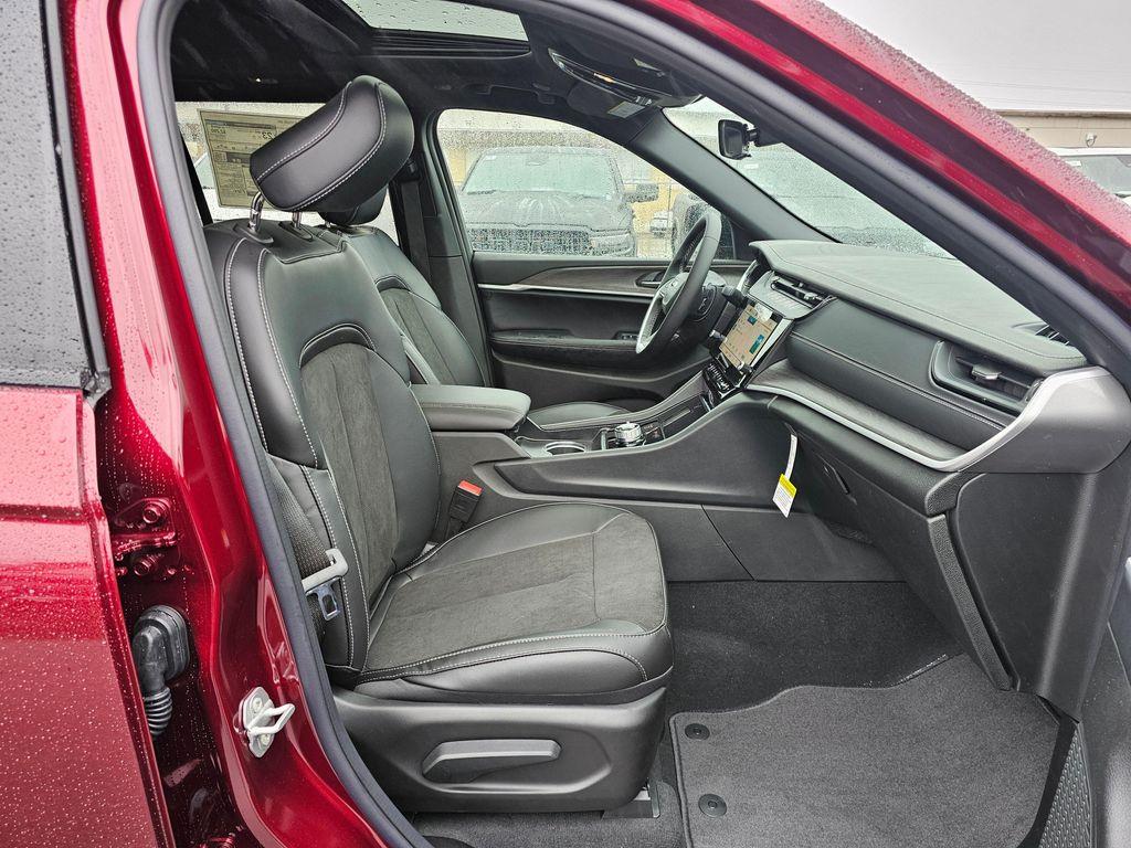 new 2026 Jeep Grand Cherokee car, priced at $41,655