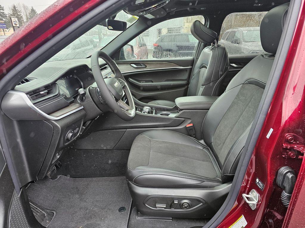 new 2026 Jeep Grand Cherokee car, priced at $41,655