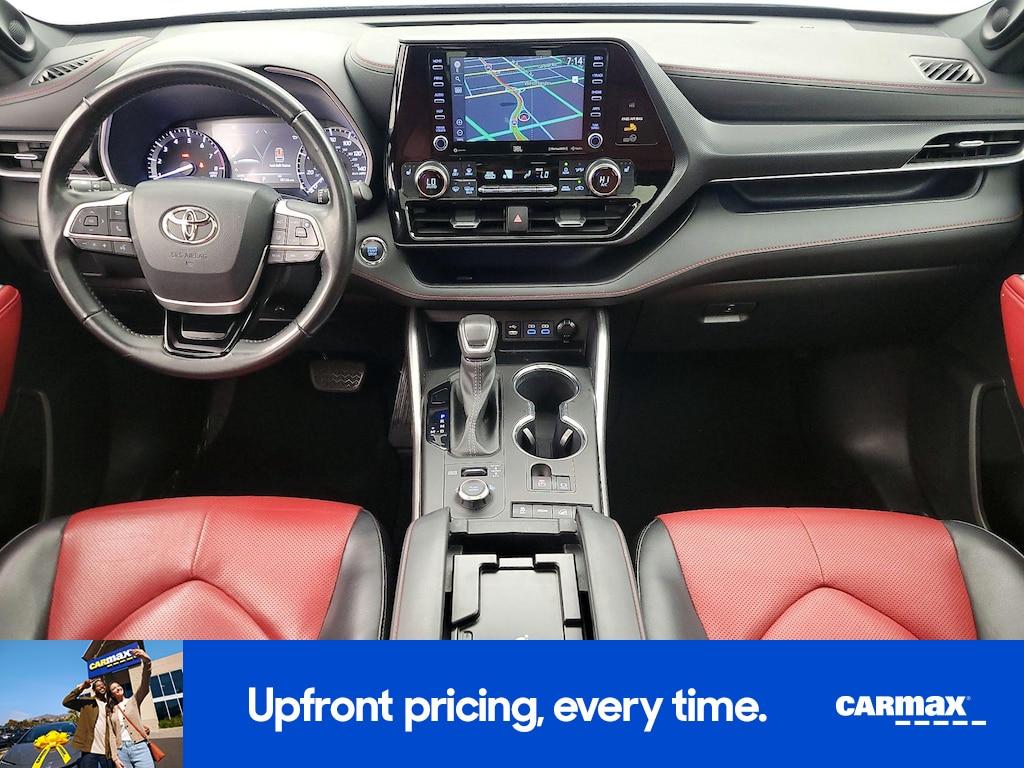 used 2022 Toyota Highlander car, priced at $39,998