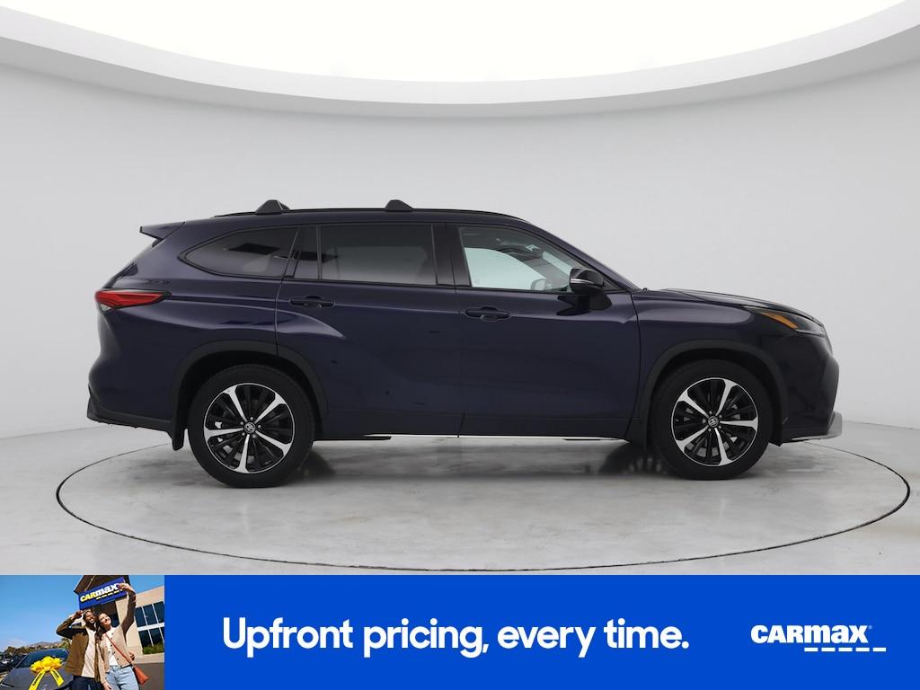 used 2022 Toyota Highlander car, priced at $39,998