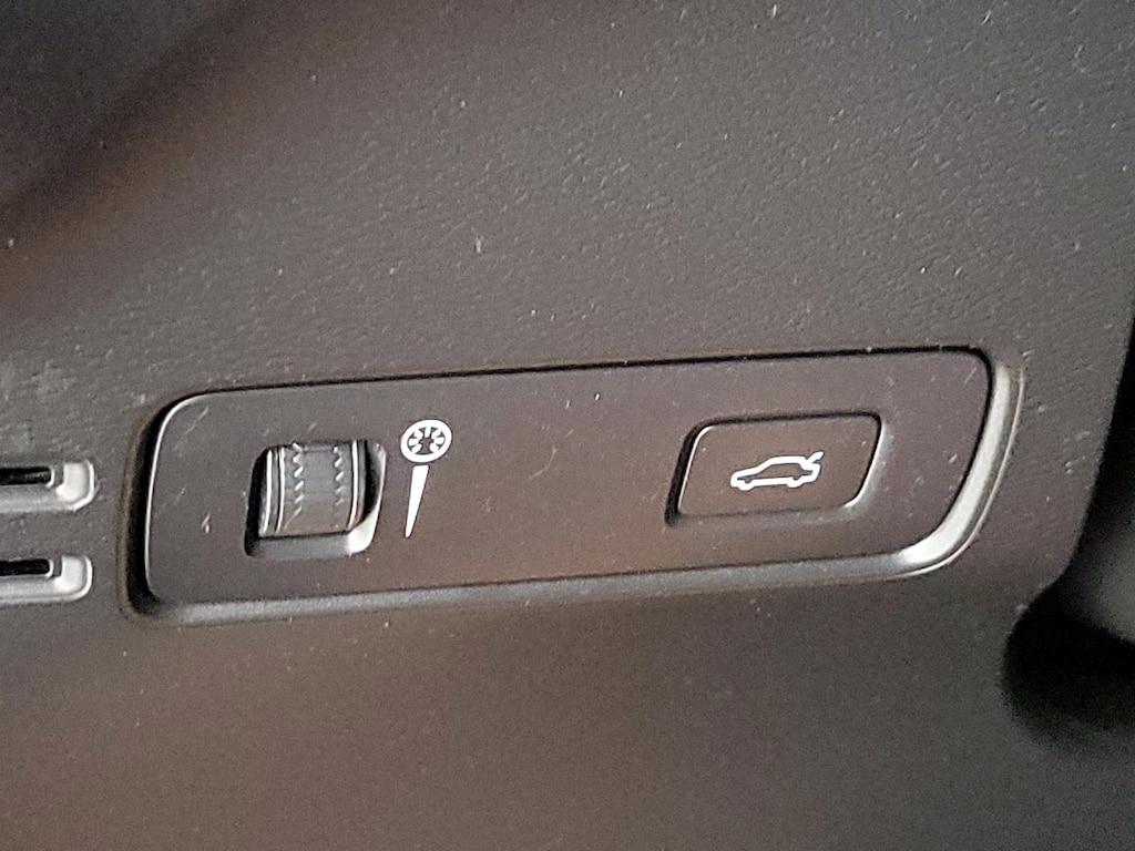 used 2020 Volvo XC40 car, priced at $20,998