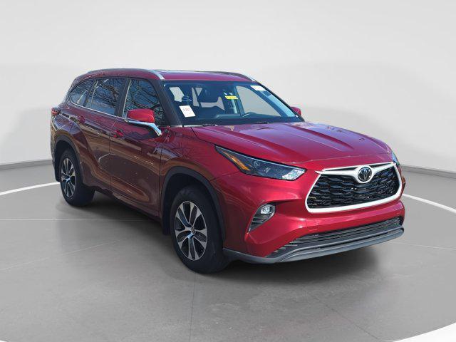used 2023 Toyota Highlander car, priced at $36,637