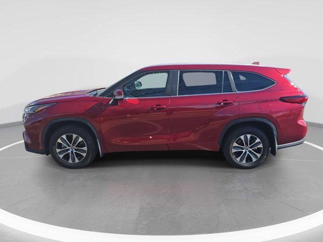 used 2023 Toyota Highlander car, priced at $36,637