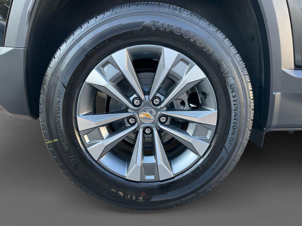 new 2026 Chevrolet Equinox car, priced at $28,676