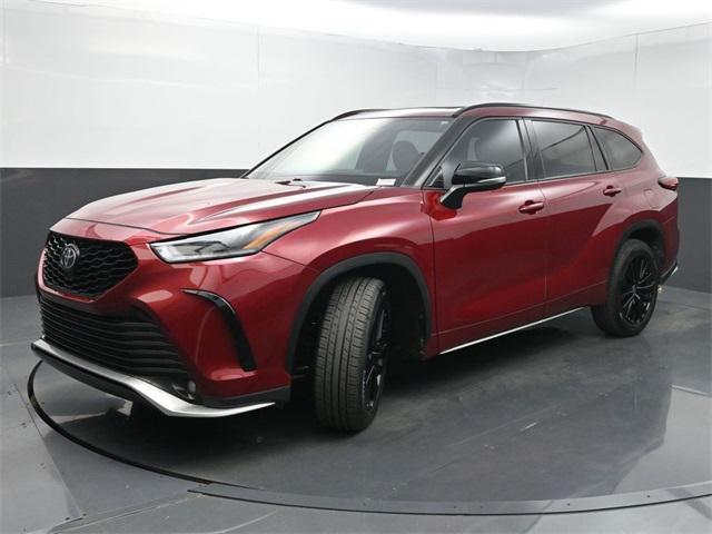 used 2023 Toyota Highlander car, priced at $38,900