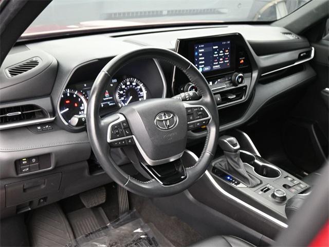 used 2023 Toyota Highlander car, priced at $38,900
