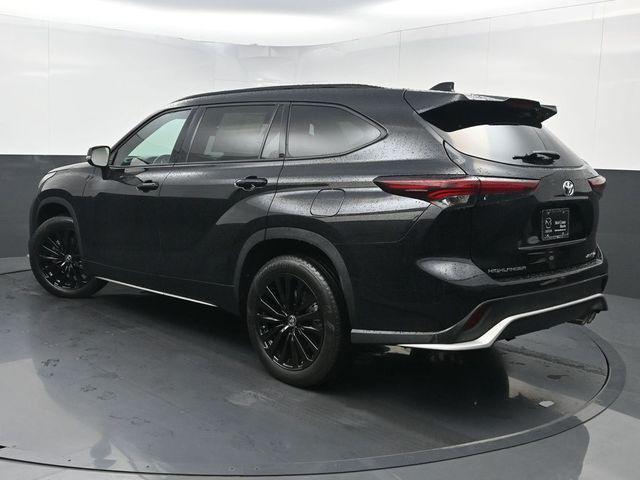 used 2025 Toyota Highlander car, priced at $46,990
