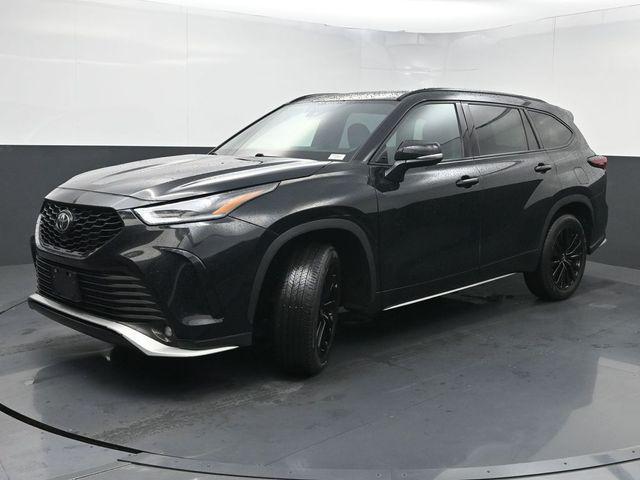 used 2025 Toyota Highlander car, priced at $46,990
