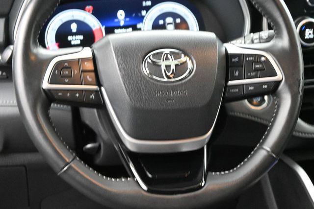 used 2025 Toyota Highlander car, priced at $46,990